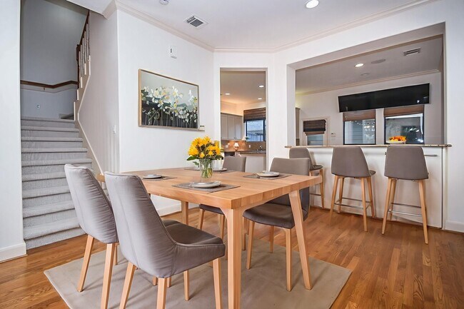 Foto del edificio - 3326 Memorial Crest Blvd