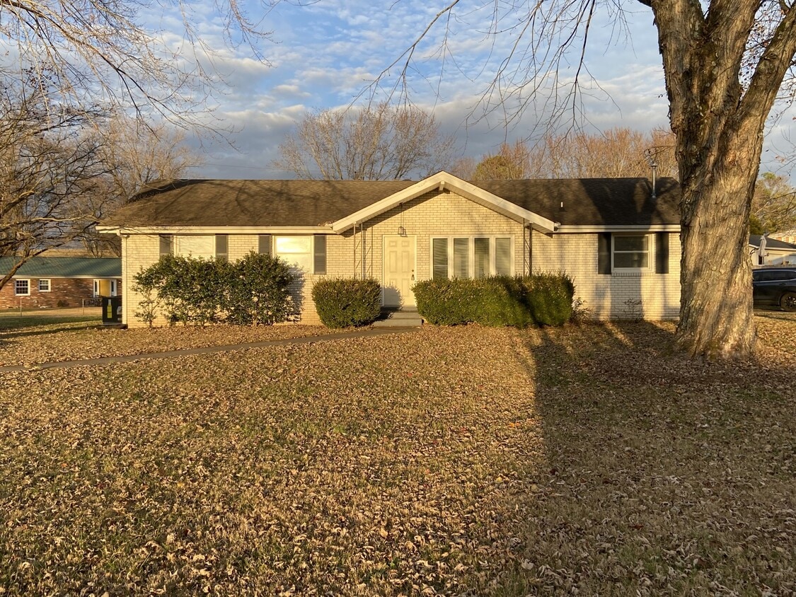 1887 Patricia Dr, Clarksville, TN 37040 House Rental in Clarksville