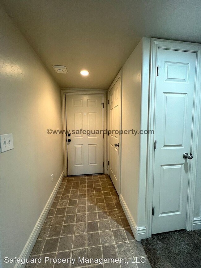 Building Photo - 3 br, 2 bath House - 8248 S. Resaca Drive, J4