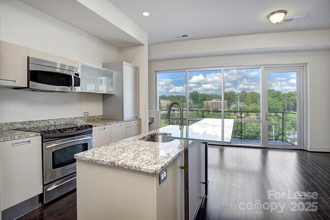 Foto del edificio - 1133 Metropolitan Ave