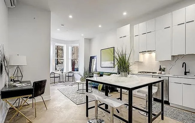 Building Photo - Two Bedroom Fully Updated Unit in Logan Circle- Special Offer to Rent!