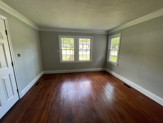 Building Photo - Quaint Apartment Near Downtown Carrollton