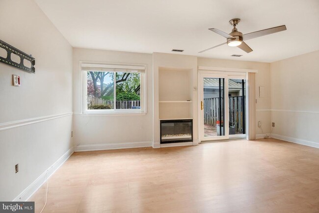 Building Photo - 1055 Cedar Ridge Ct