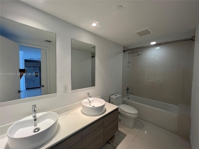 Foto del edificio - 121 NE 34th St