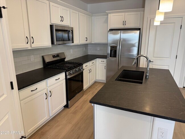 Foto del edificio - 1223 W Sparrow Dr