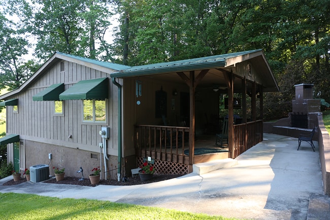 Building Photo - 210 Lake Becky Rd