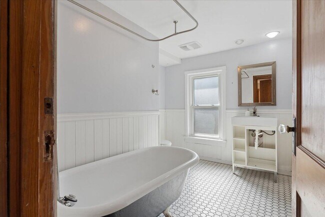 Foto del edificio - 751 Holmes Rd