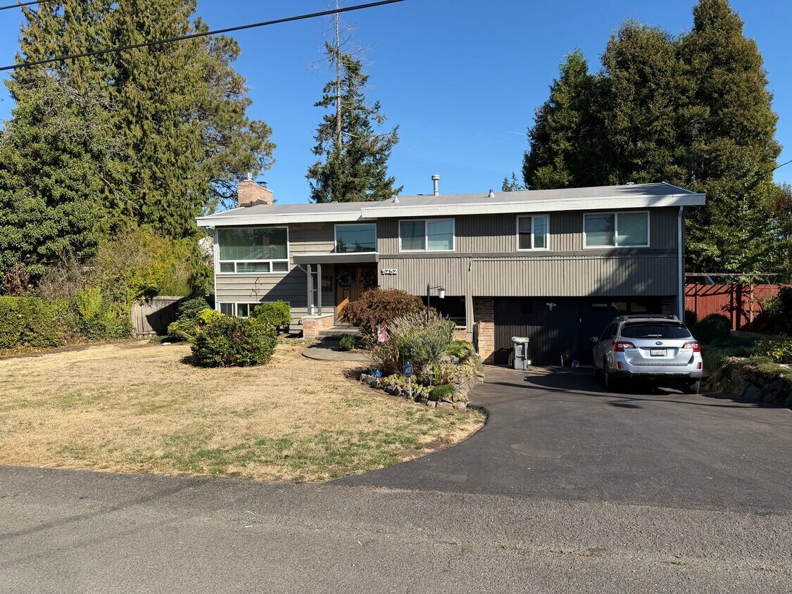 Primary Photo - Top Floor Unit in Tastefully Updated Home!
