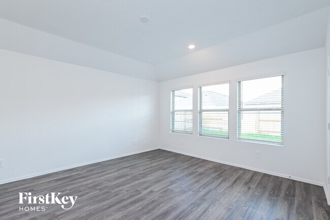 Building Photo - 18442 Summit Ranch Dr