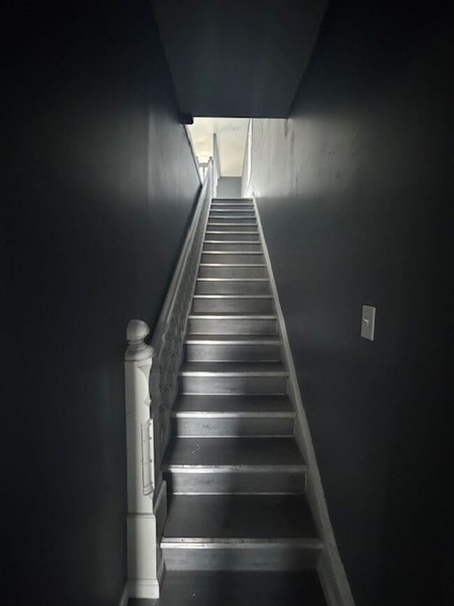 Building Photo - 116 E Ridge St