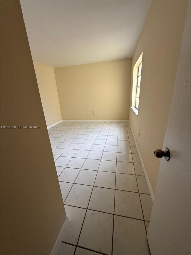 Foto del edificio - 9380 W Flagler St