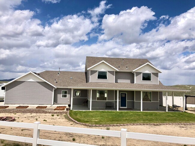 Foto del edificio - Large Beautiful home in Spring Creek