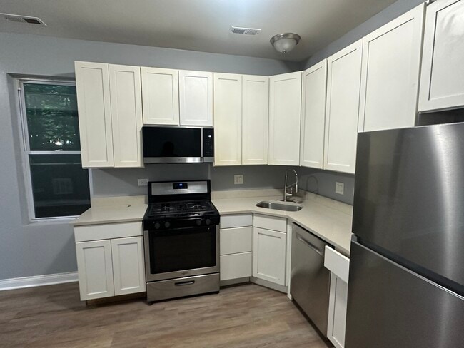 Building Photo - 1523 S Karlov Ave