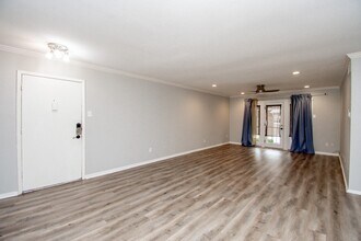 Building Photo - 7575 Katy Fwy