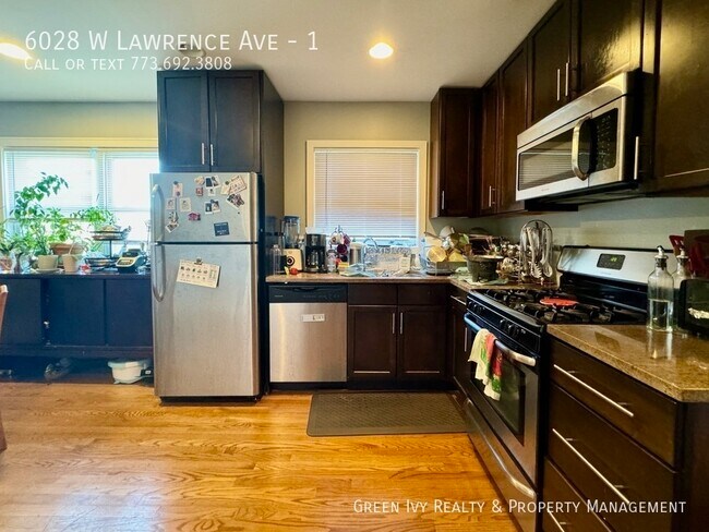 Building Photo - Updated 3 Bed in Jefferson Park-Steps from...