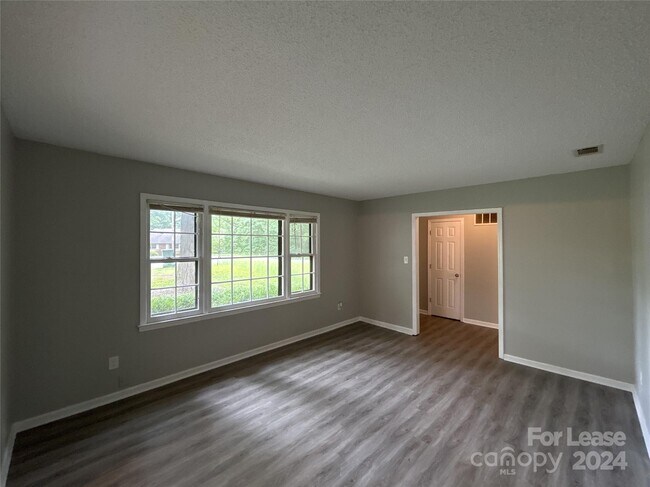 Building Photo - 6607 Elm Forest Dr