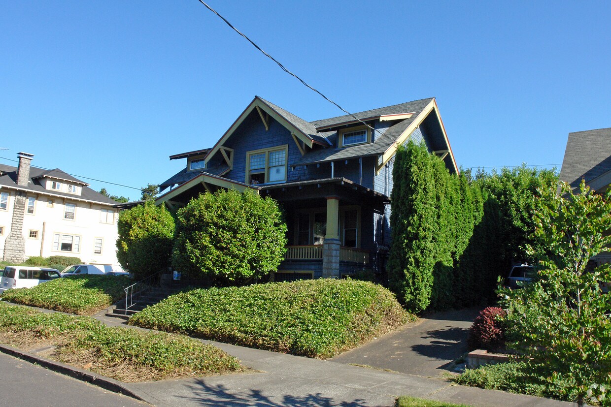 25052511 NE Halsey St, Portland, OR 97232 25052511 NE Halsey St