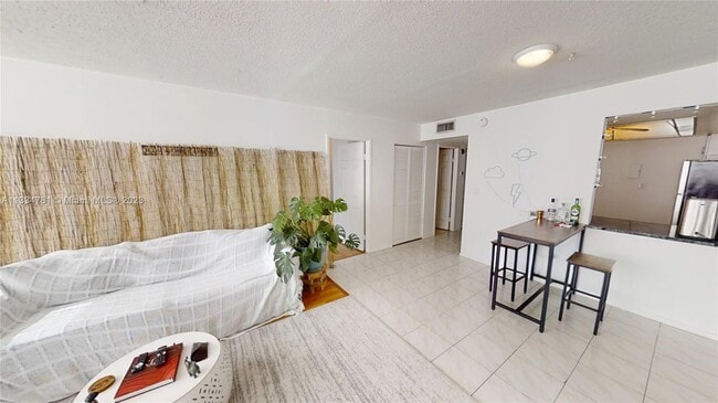 Building Photo - 1301 NE Miami Gardens Dr