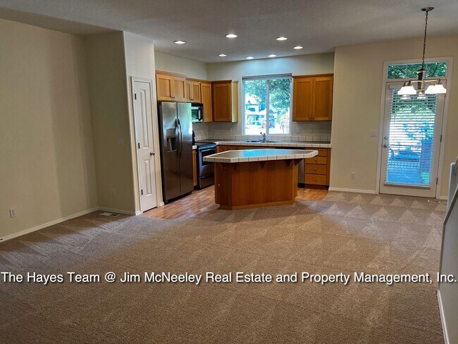 Building Photo - 3 br, 2.5 bath House - 1121 NE Spruce Ct.