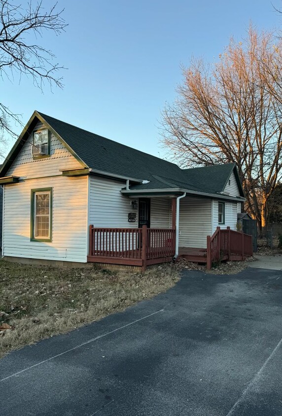 Primary Photo - 3 Bedroom/1 bath house