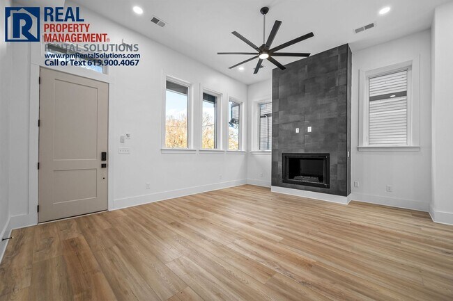 Foto del edificio - Brand new luxury townhome in East Nashvill...