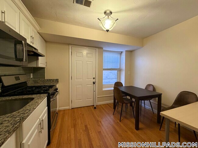 Foto del edificio - 712 Shawmut Ave