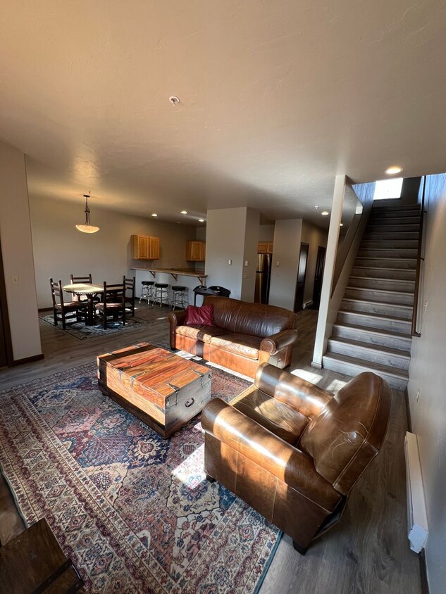 Primary Photo - 3 Bed 2.5 Bath Steps from Town Center