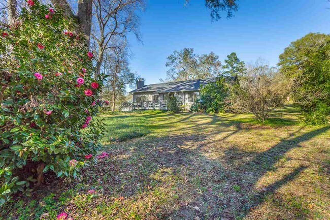 Foto del edificio - 6734 Crooked Creek Rd
