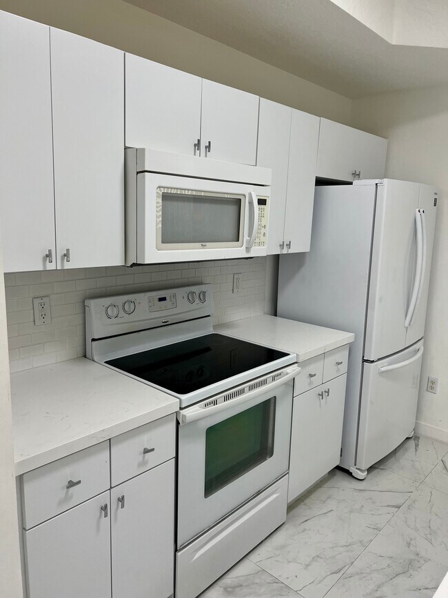 Building Photo - 4950 White Mangrove Way E