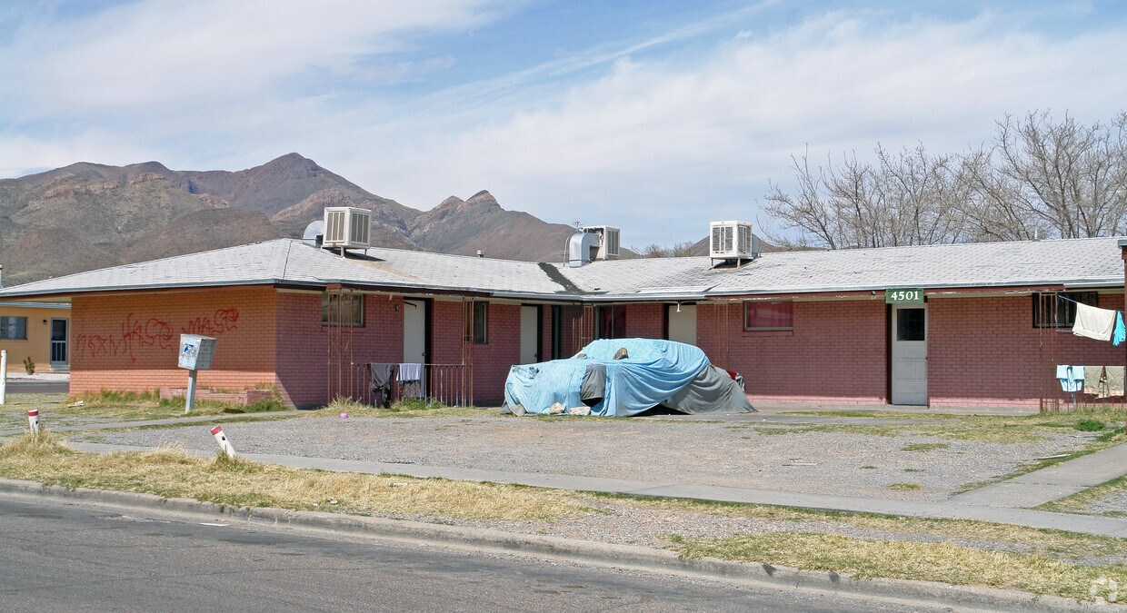 Foto del edificio - 4501 Lawrence Ave