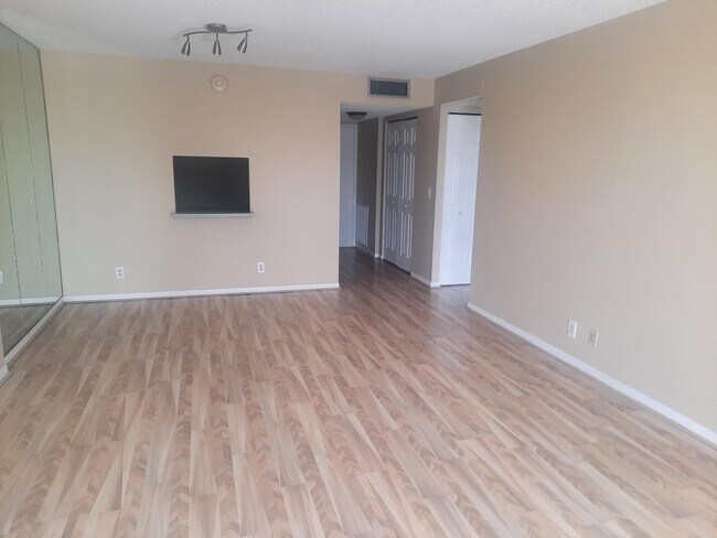 Building Photo - 480 Executive Center Dr