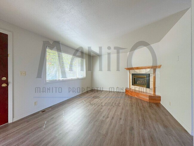 Building Photo - 521/523 E 11th Avenue Duplex