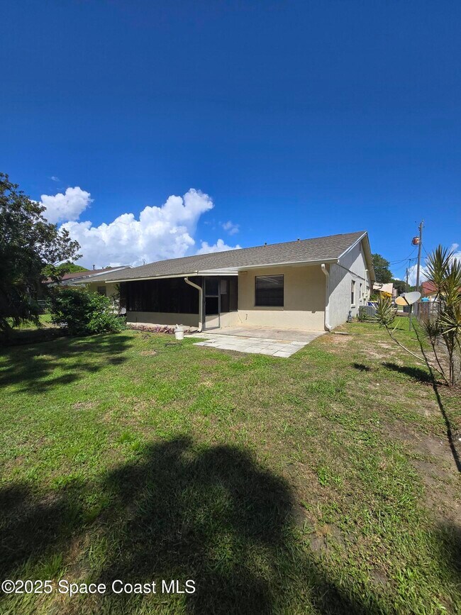 Foto del edificio - 843 Faull Dr