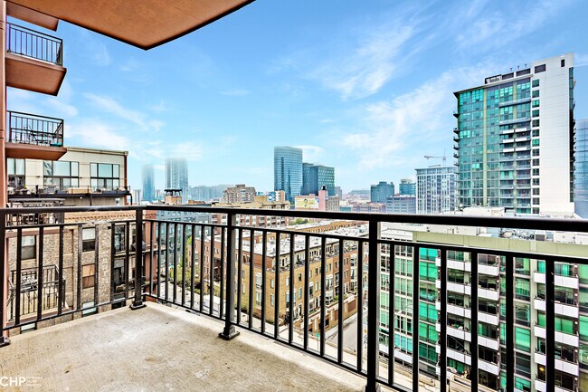 Foto del edificio - 330 N Jefferson St