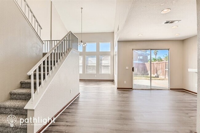 Building Photo - 1347 Yukon Ave