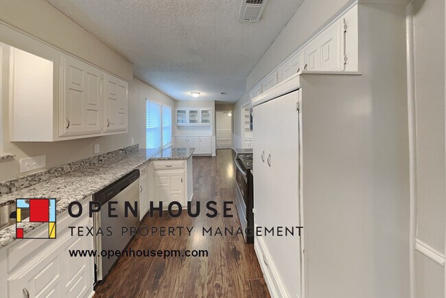 Building Photo - 3200 Canterbury Dr, Plano