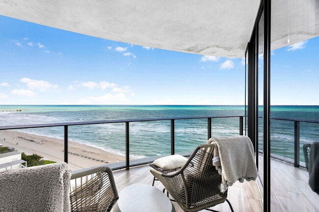 Foto del edificio - 15701 Collins Ave