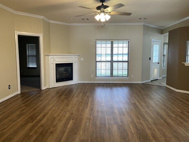 Building Photo - 2405 Headwind Dr