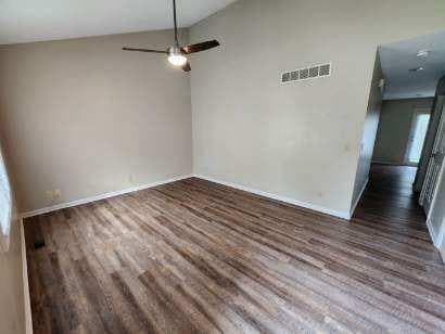 Building Photo - 114 Persimmon Dr