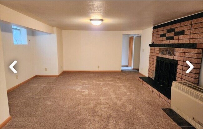 Building Photo - 512 E Cedar St