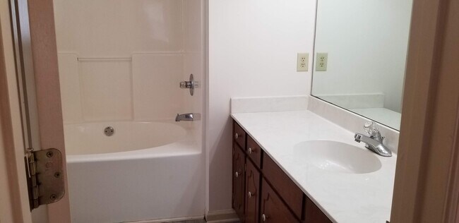 Foto del edificio - 303 Stroud Dr