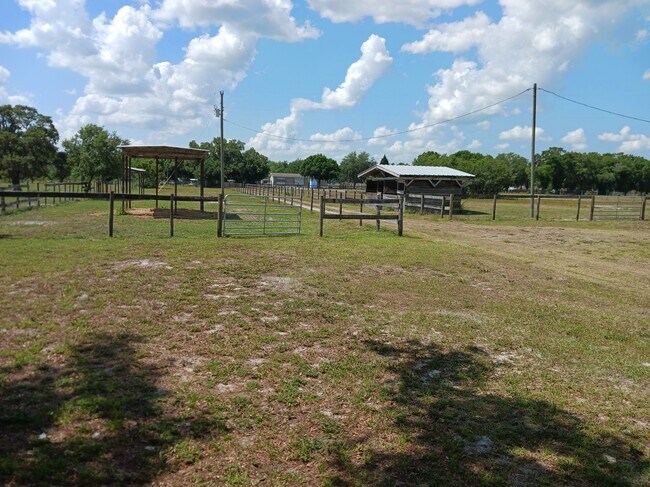 Foto del edificio - 11060 Revell Rd