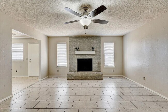Building Photo - 1709 Apian Way