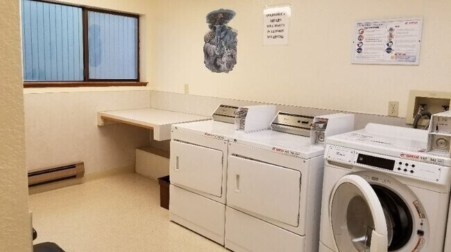 Foto del edificio - 9725 Danwood Ln NW