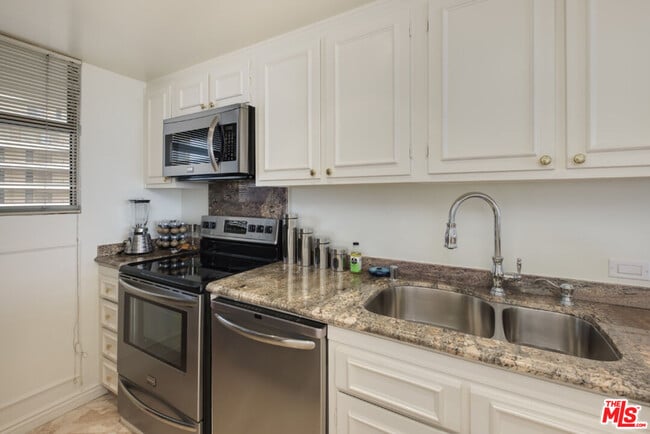Building Photo - 4267 Marina City Dr