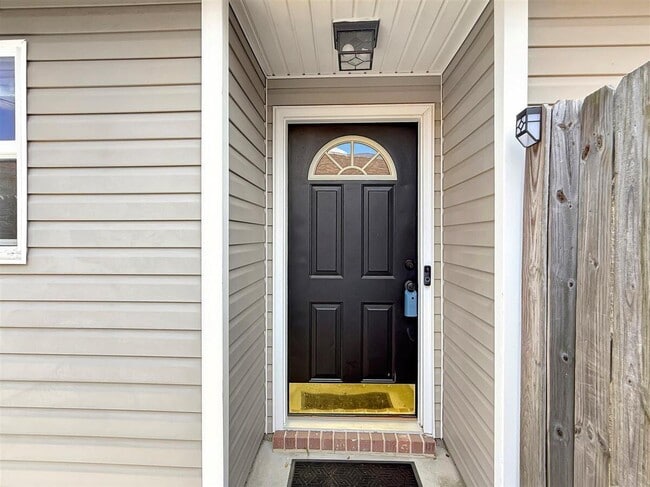 Building Photo - 312 Apple Dr