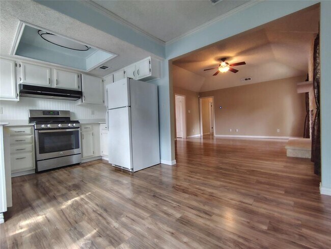 Building Photo - 507 Thousand Oaks Blvd