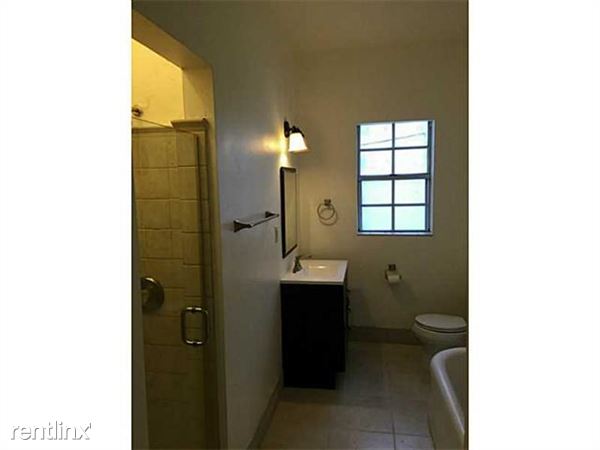 Building Photo - 525 Giralda Ave