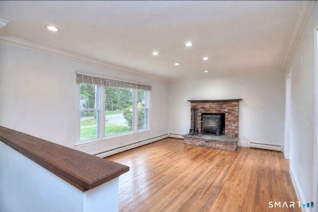 Foto del edificio - 350 Bennetts Farm Rd