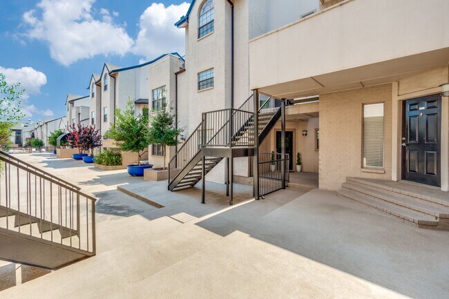 Building Photo - Adorable 1 bedroom 1 bath condo with spaci...